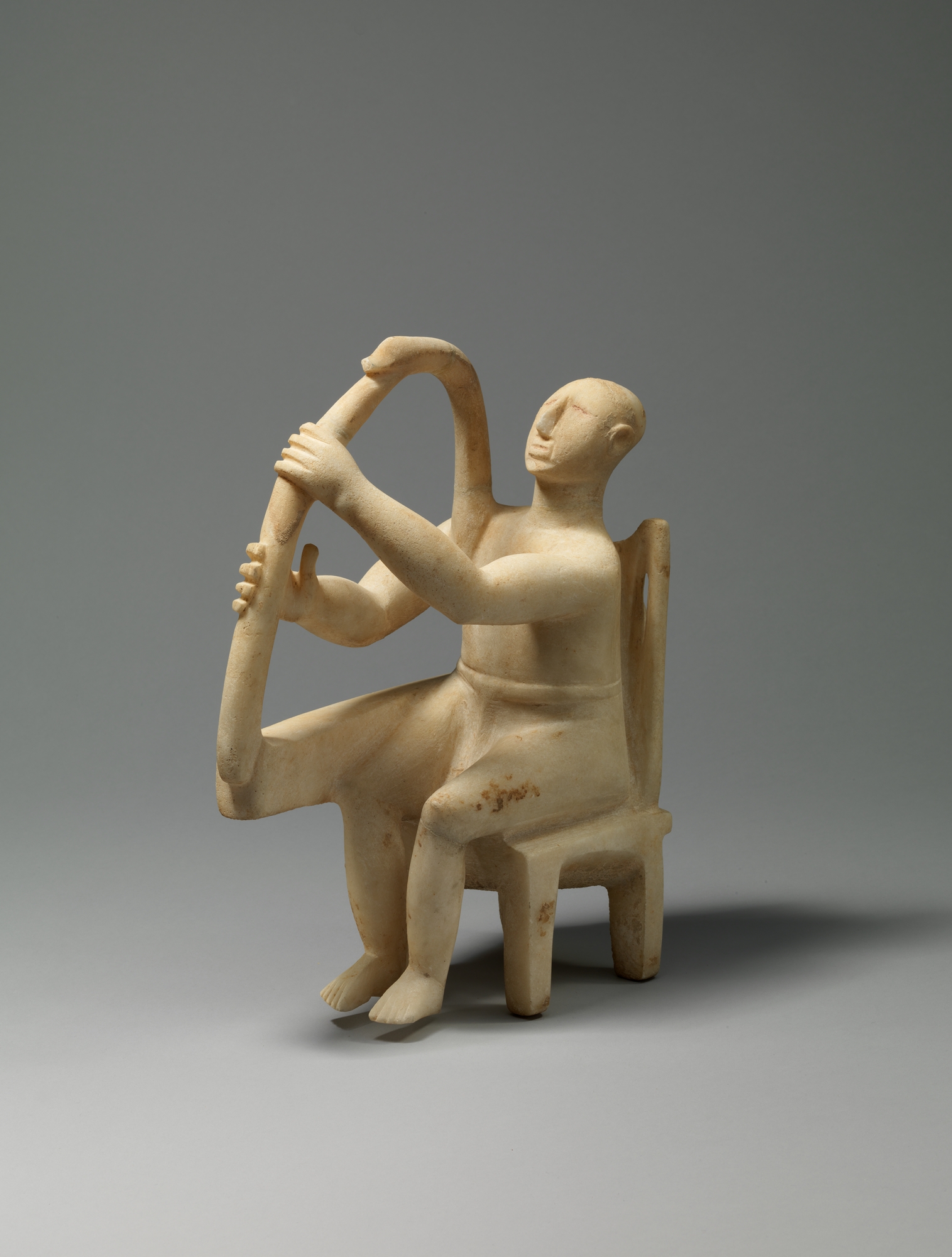 Cycladic seated harp player, zoomed in