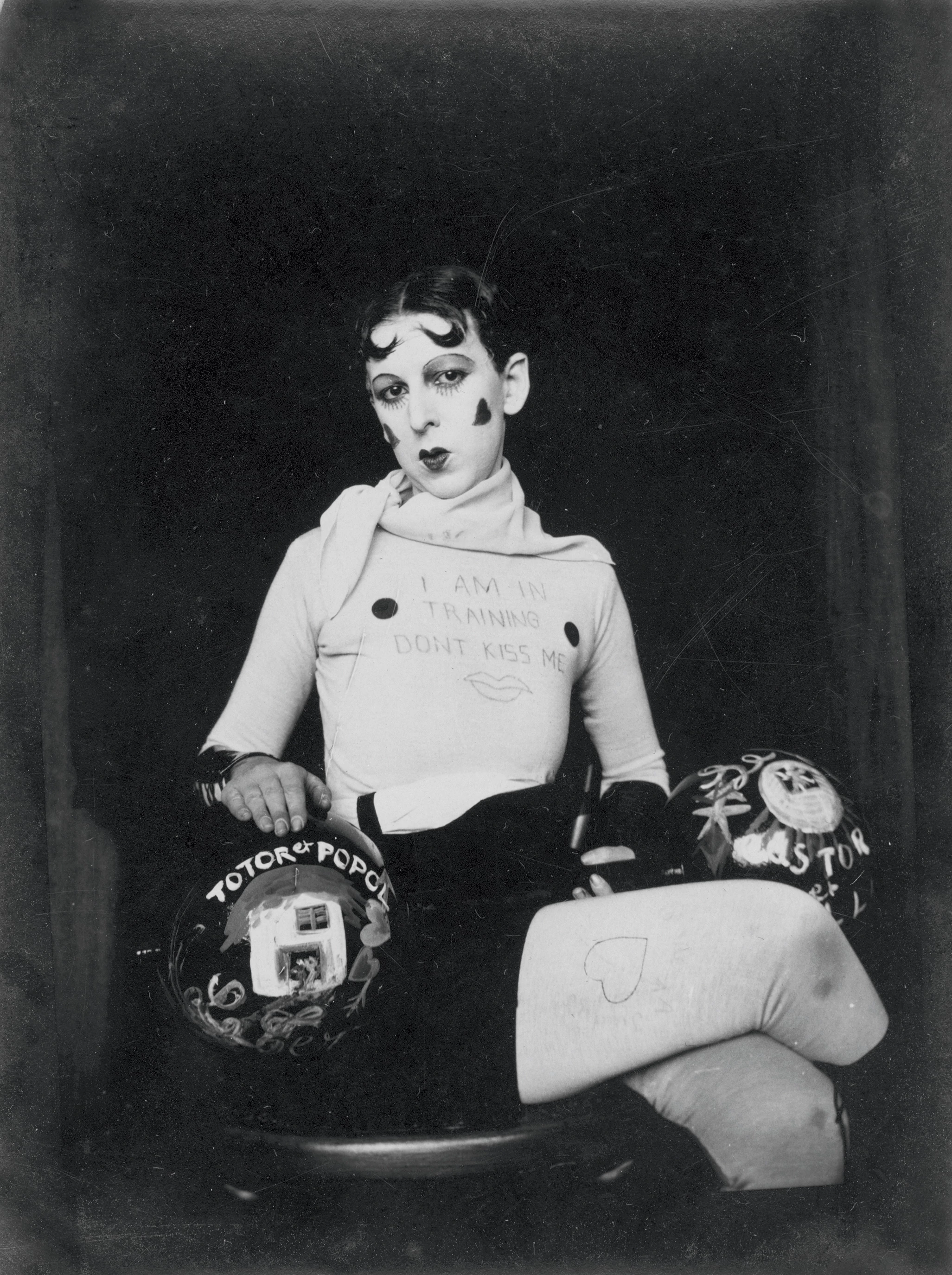 I am in training, don't kiss me, Claude Cahun