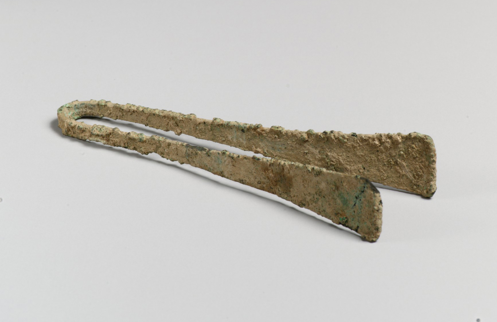 Minoan Bronze Tweezers, zoomed in