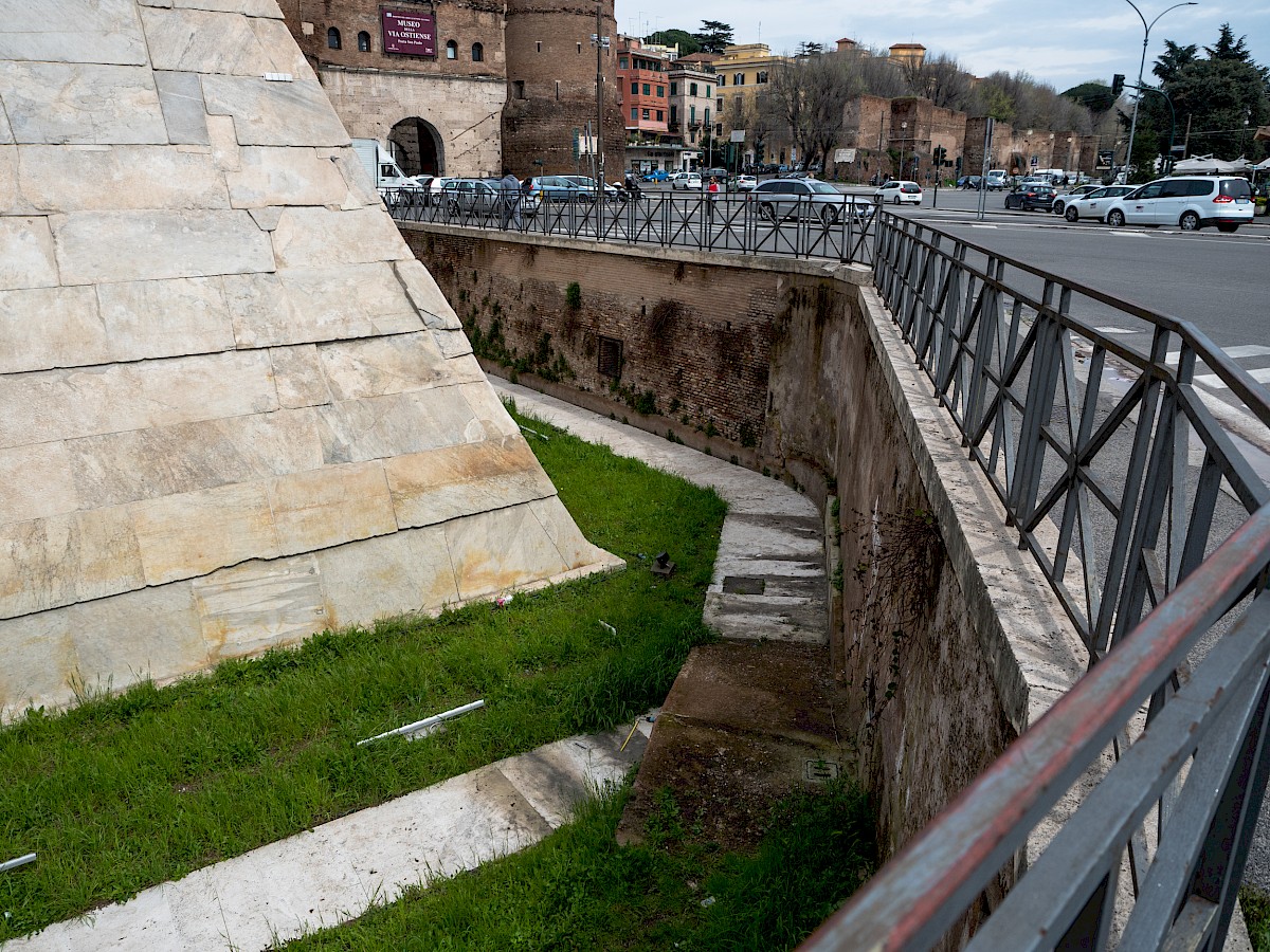 Pyramid of Cestius, additional view