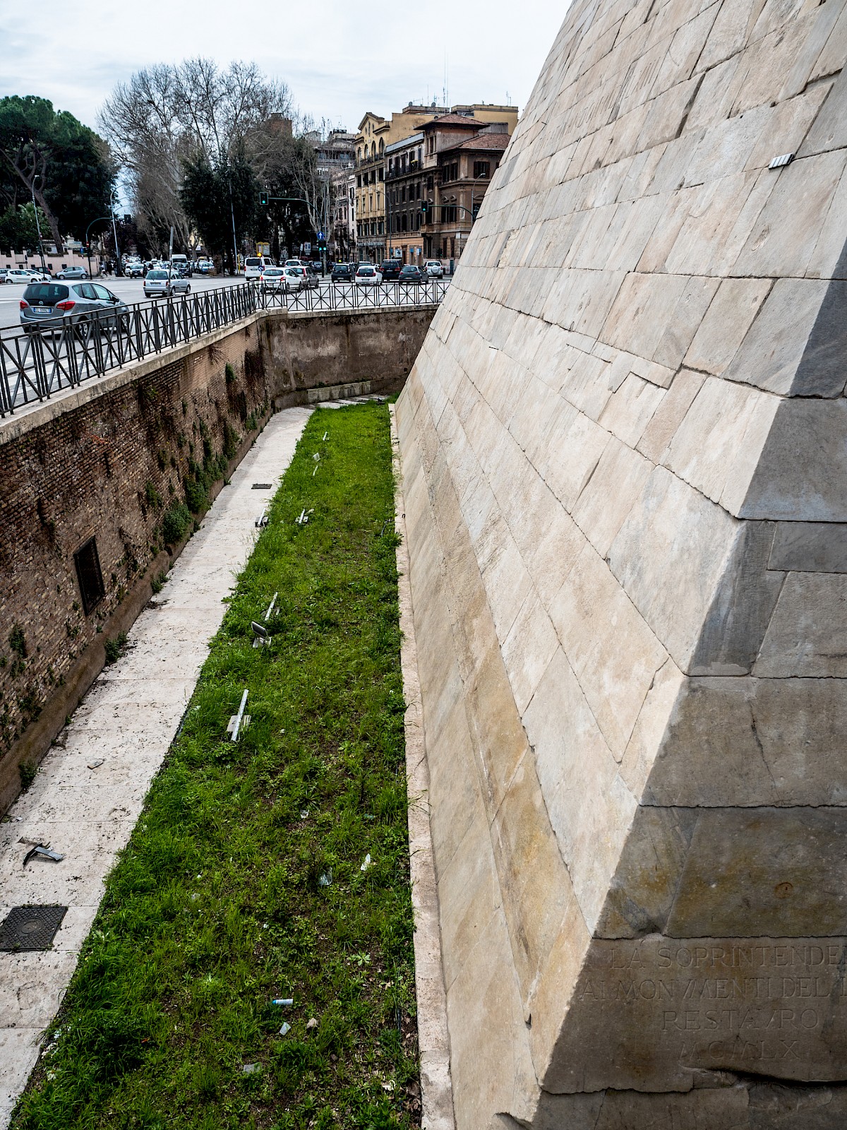 Pyramid of Cestius, additional view