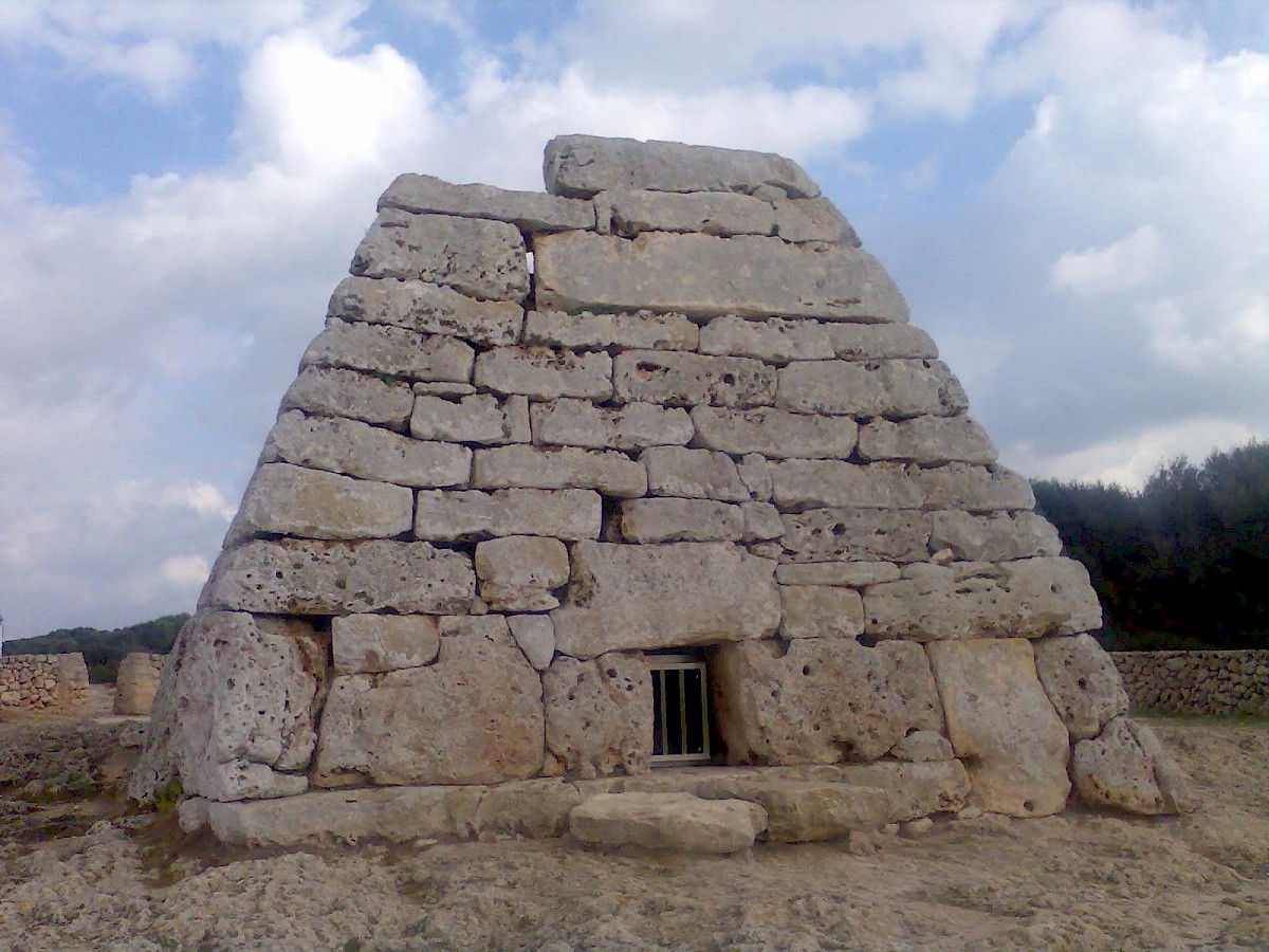 Naveta d'Es Tudons, additional view