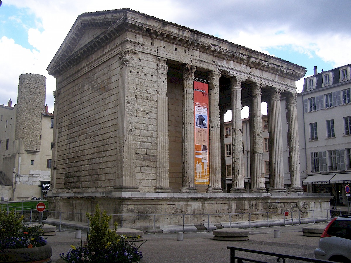 Temple d'Auguste et de Livie, additional view