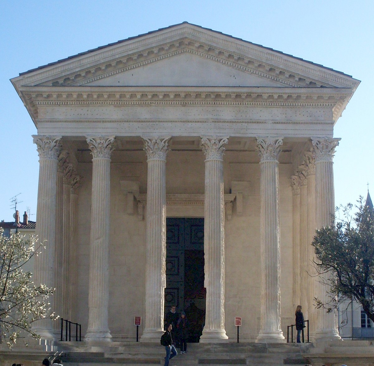 Maison Carrée, additional view