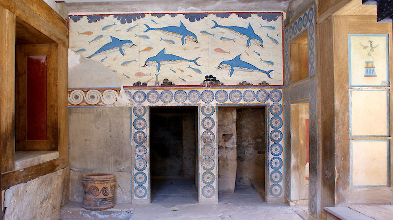 Dolphin Fresco Knossos scale comparison