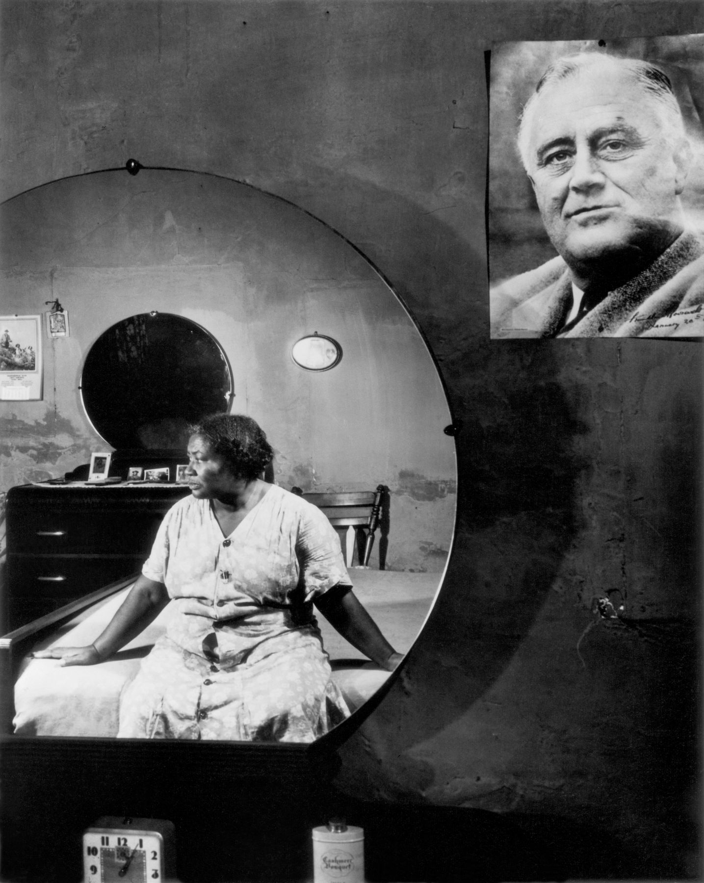 Negro Women In Her Bedroom, zoomed in