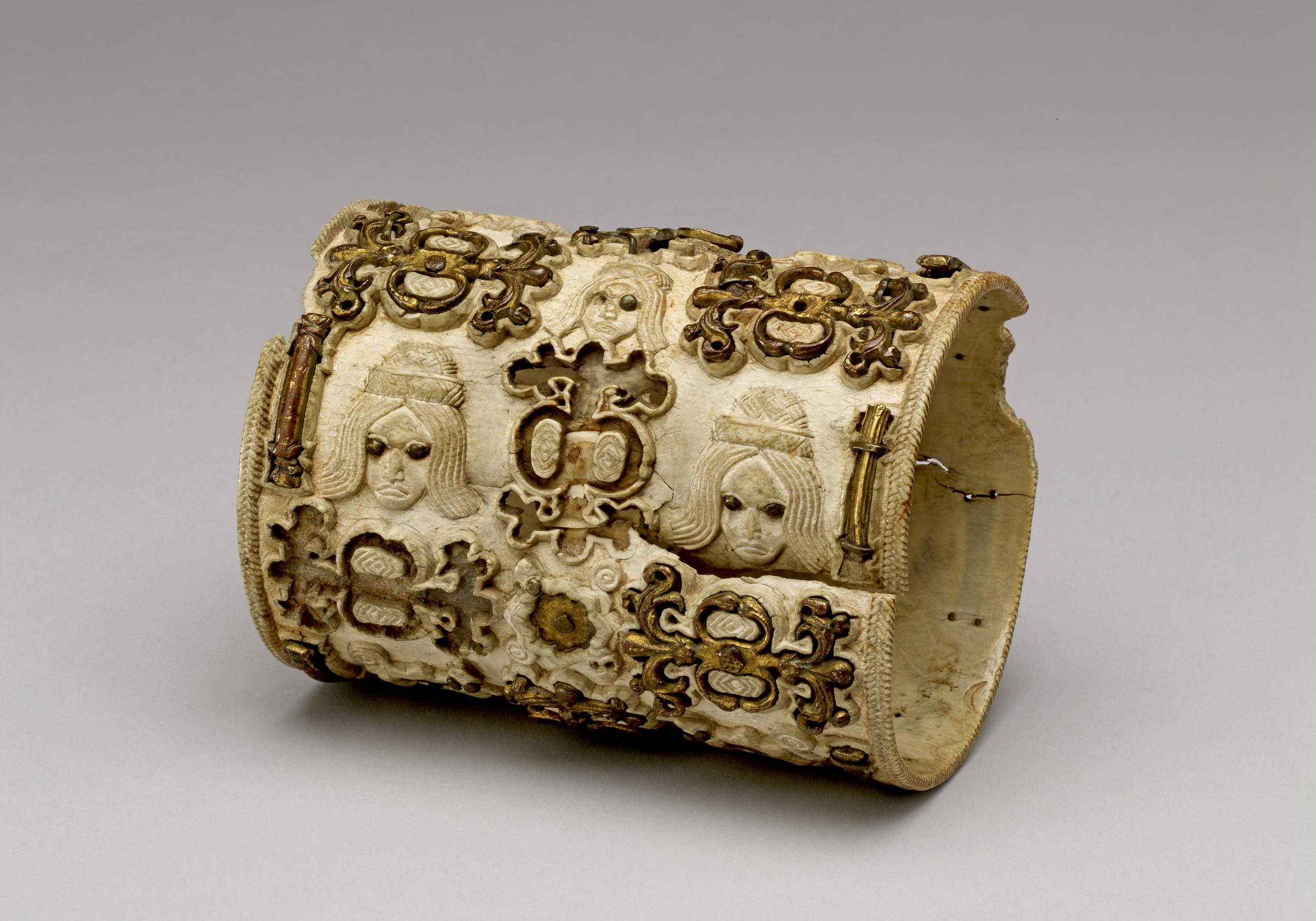 Inlaid ivory armlet, zoomed in