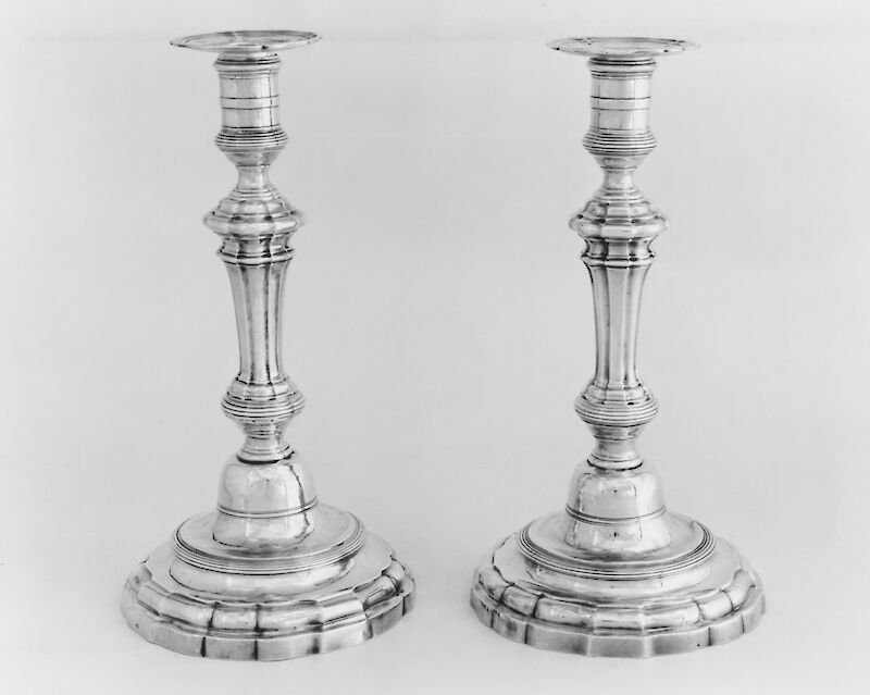 Candlesticks scale comparison