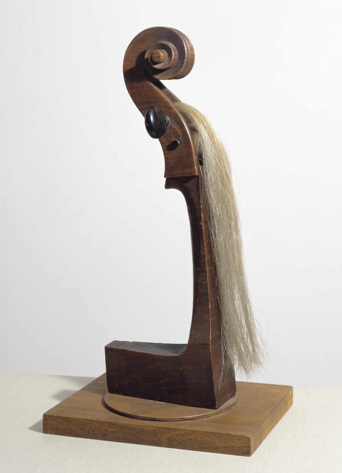 Emak Bakia, zoomed in