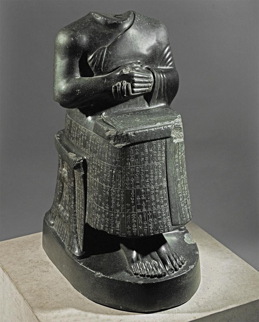 Gudea Diorite Sculpture, zoomed in